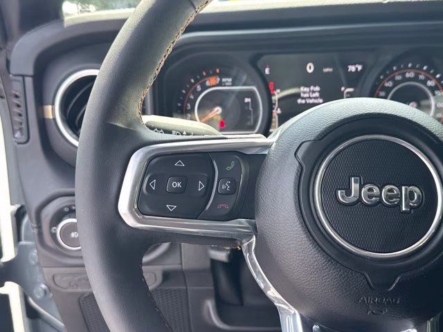 2024 Anvil Clear Coat Jeep Wrangler Sahara 4X4 Convertible