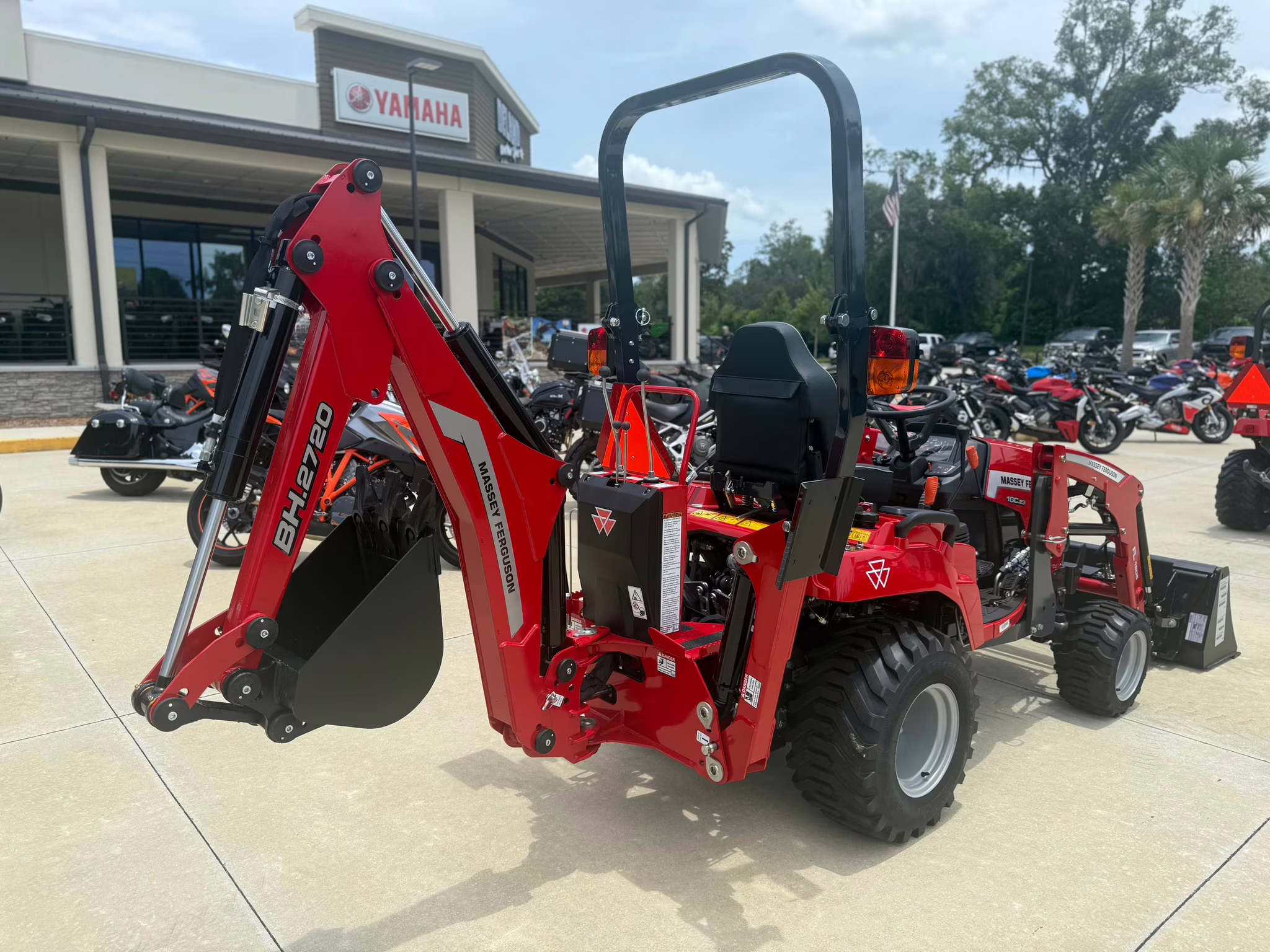 2025 - Massey Ferguson MF 1GC Series 1GC.23B HST 4WD Ag Equipment