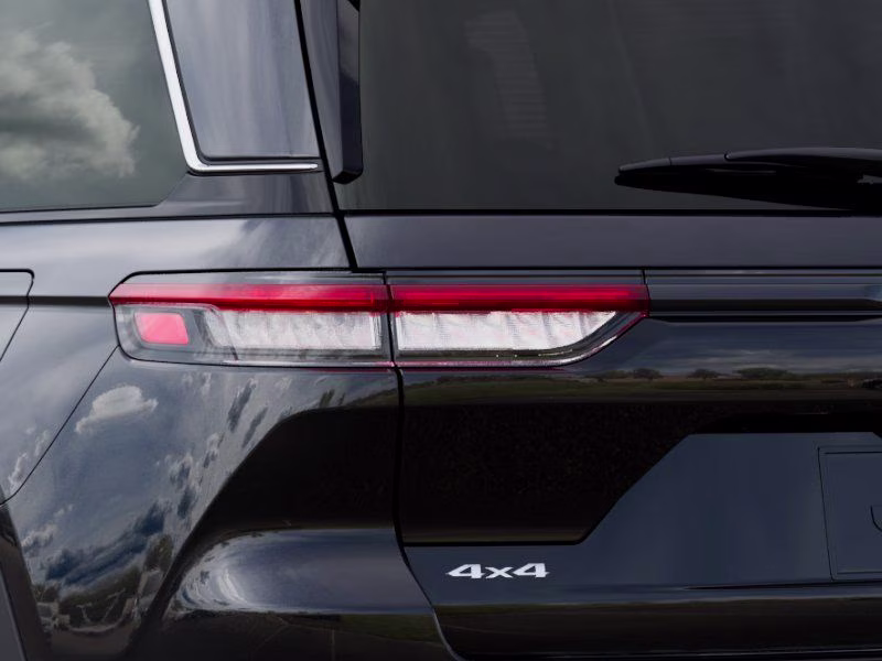 2026 Diamond Black Crystal Pearlcoat Jeep Grand Cherokee Limited 4X4 SUV