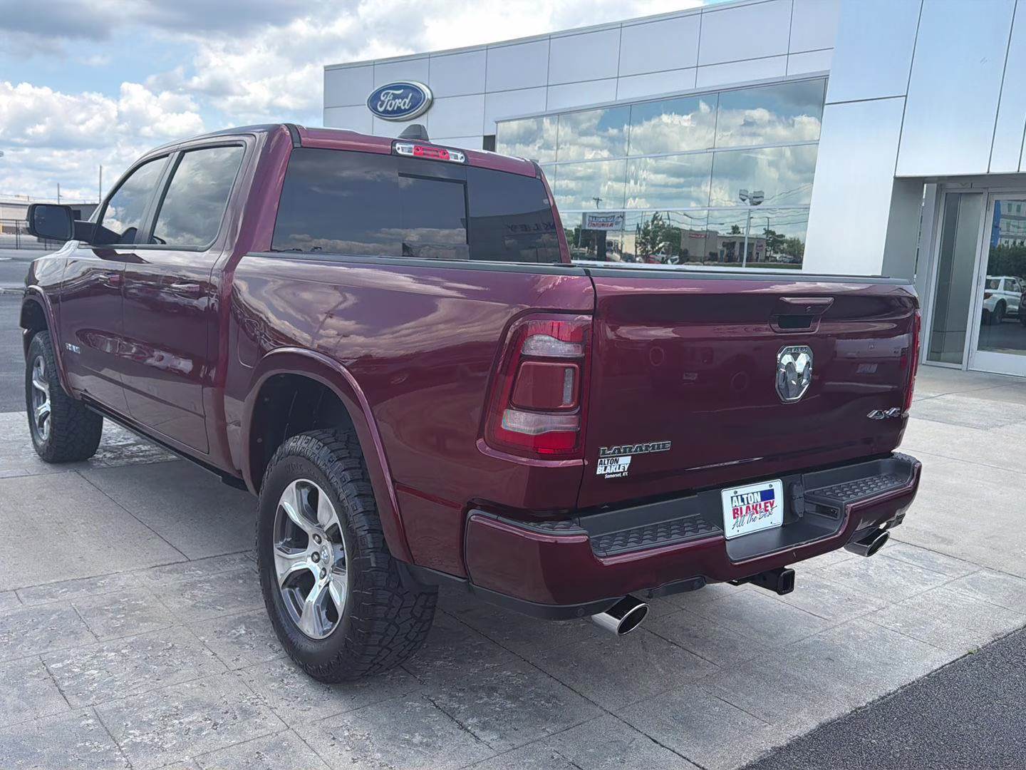 2022 Delmonico Red Pearlcoat Ram 1500 Laramie 4X4 Truck