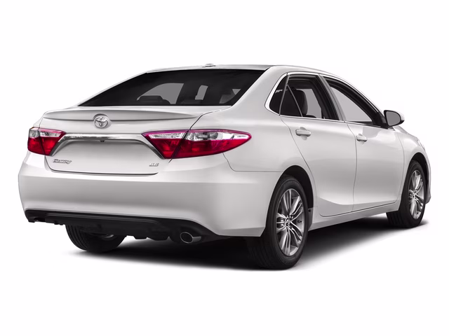 2016 Super White Toyota Camry SE FWD Sedan
