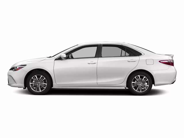 2016 Super White Toyota Camry SE FWD Sedan