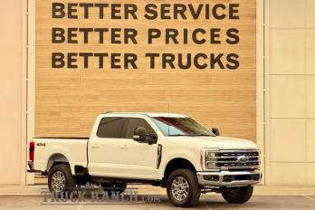 2025 Oxford White Ford Super Duty F-250 SRW Lariat 4X4 Truck