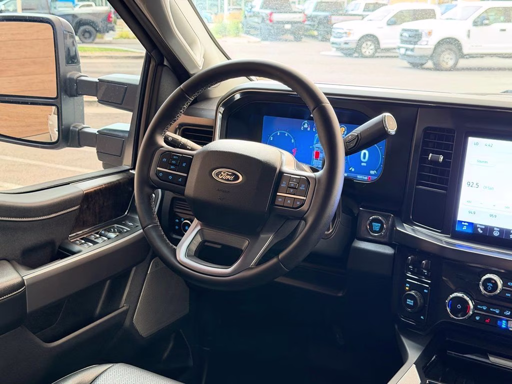 2025 Oxford White Ford Super Duty F-250 SRW Lariat 4X4 Truck