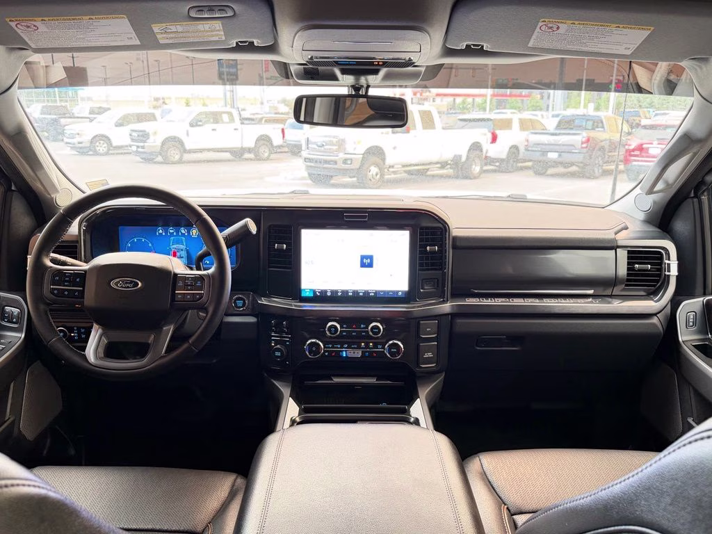 2025 Oxford White Ford Super Duty F-250 SRW Lariat 4X4 Truck