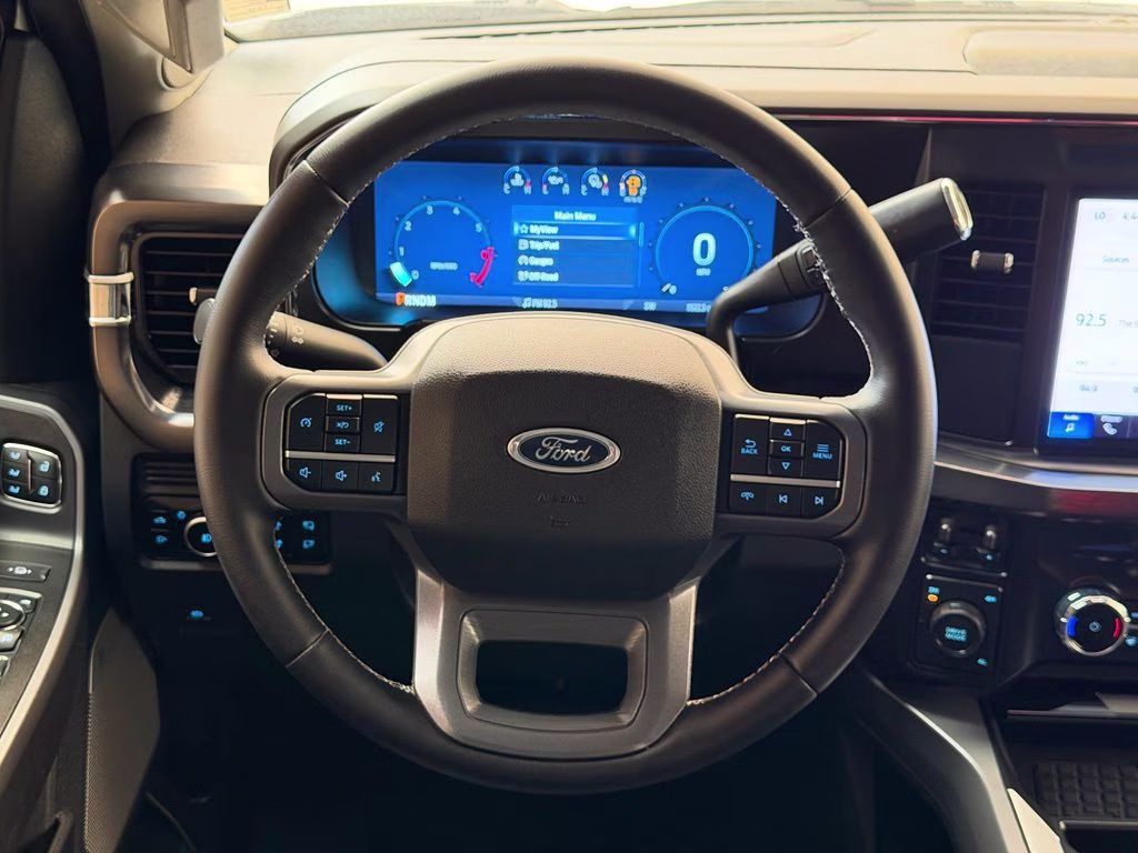 2025 Oxford White Ford Super Duty F-250 SRW Lariat 4X4 Truck