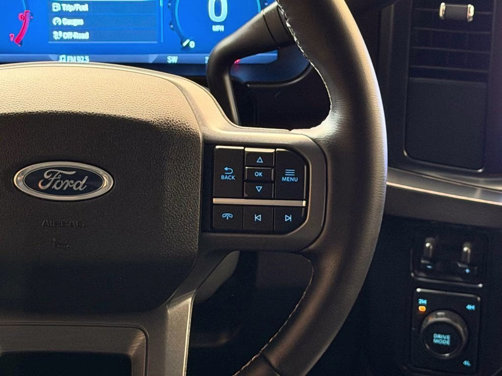 2025 Oxford White Ford Super Duty F-250 SRW Lariat 4X4 Truck
