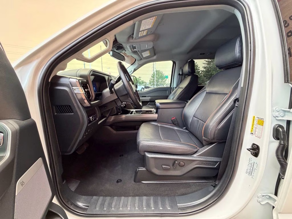 2025 Oxford White Ford Super Duty F-250 SRW Lariat 4X4 Truck
