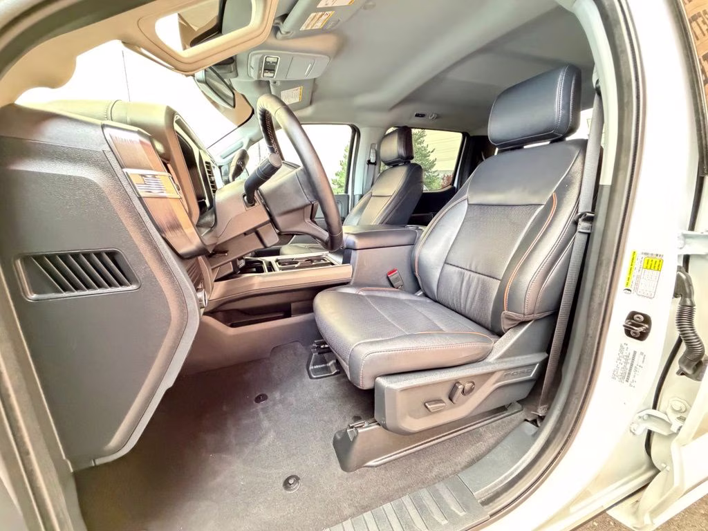 2025 Oxford White Ford Super Duty F-250 SRW Lariat 4X4 Truck