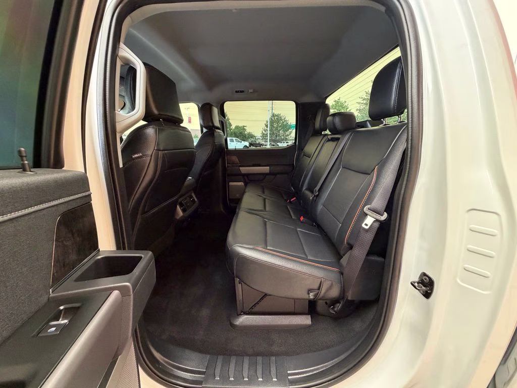 2025 Oxford White Ford Super Duty F-250 SRW Lariat 4X4 Truck
