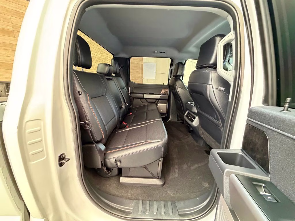 2025 Oxford White Ford Super Duty F-250 SRW Lariat 4X4 Truck
