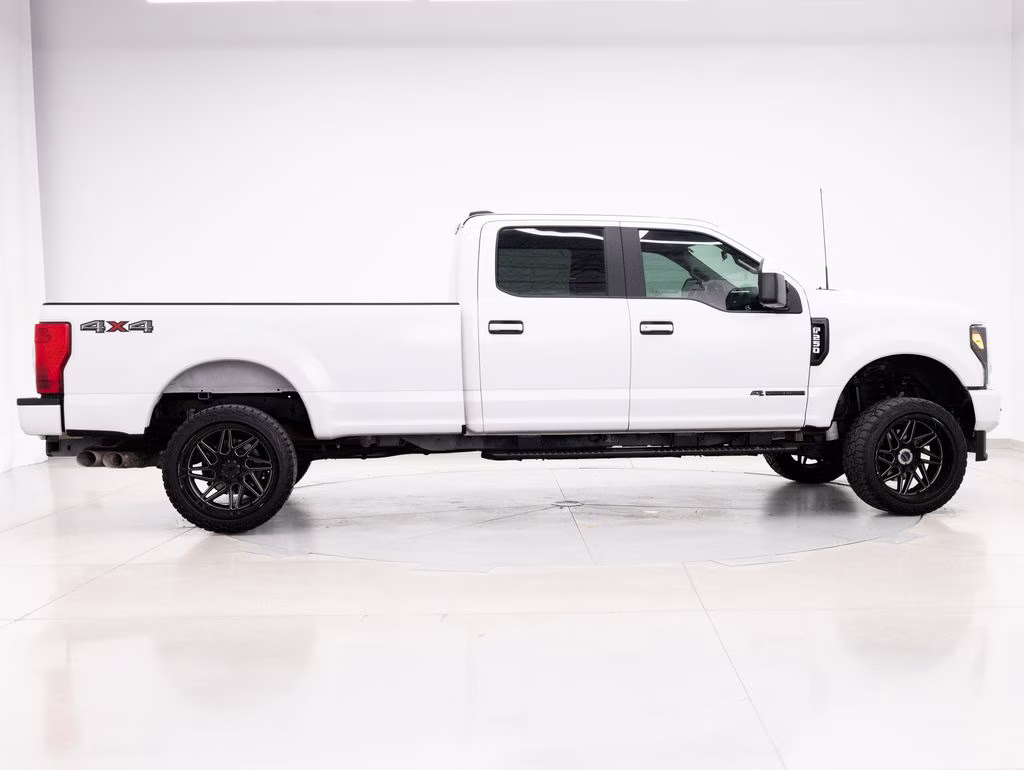 2022 Oxford White Ford Super Duty F-250 SRW XL 4X4 Truck