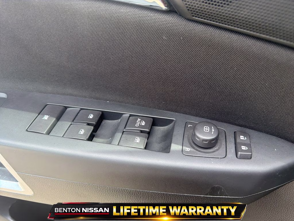 2012 Silver Ice Metallic Chevrolet Captiva Sport 2LS FWD SUV