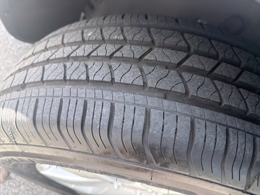 2012 Silver Ice Metallic Chevrolet Captiva Sport 2LS FWD SUV