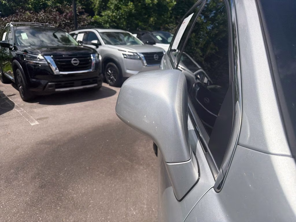 2012 Silver Ice Metallic Chevrolet Captiva Sport 2LS FWD SUV