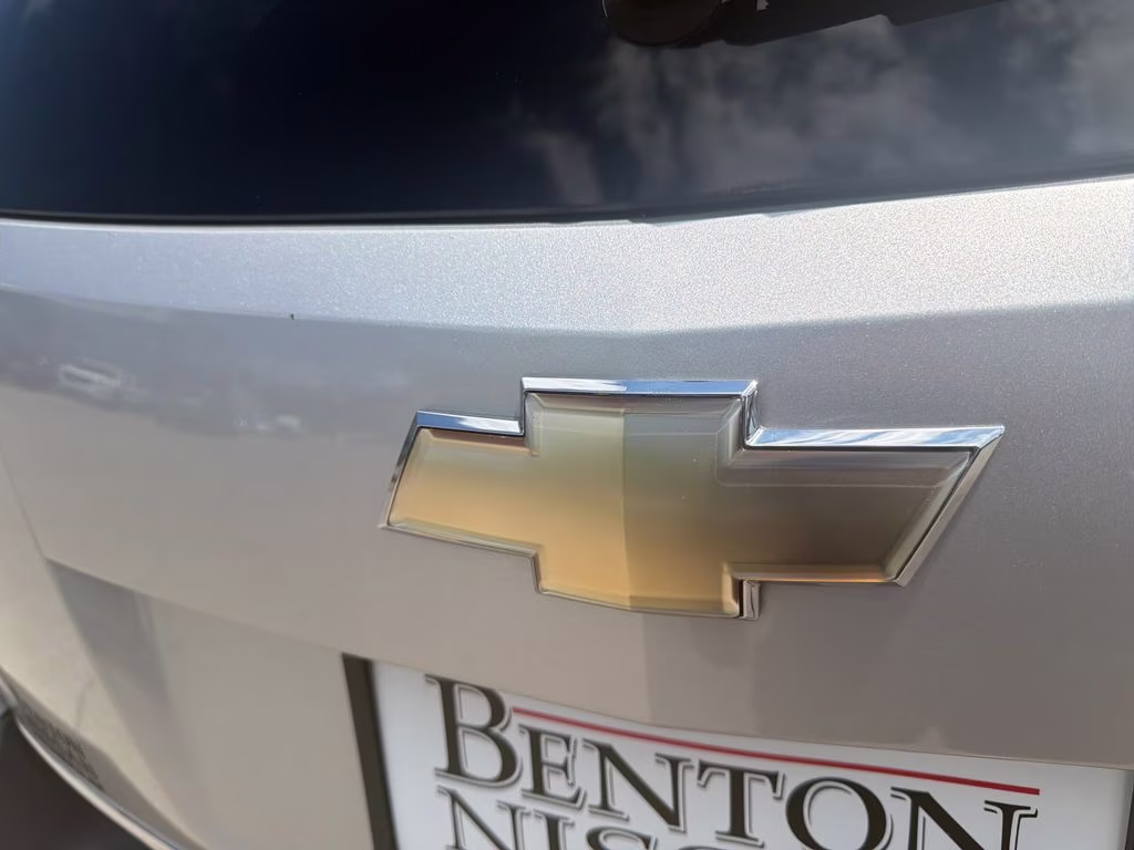 2012 Silver Ice Metallic Chevrolet Captiva Sport 2LS FWD SUV