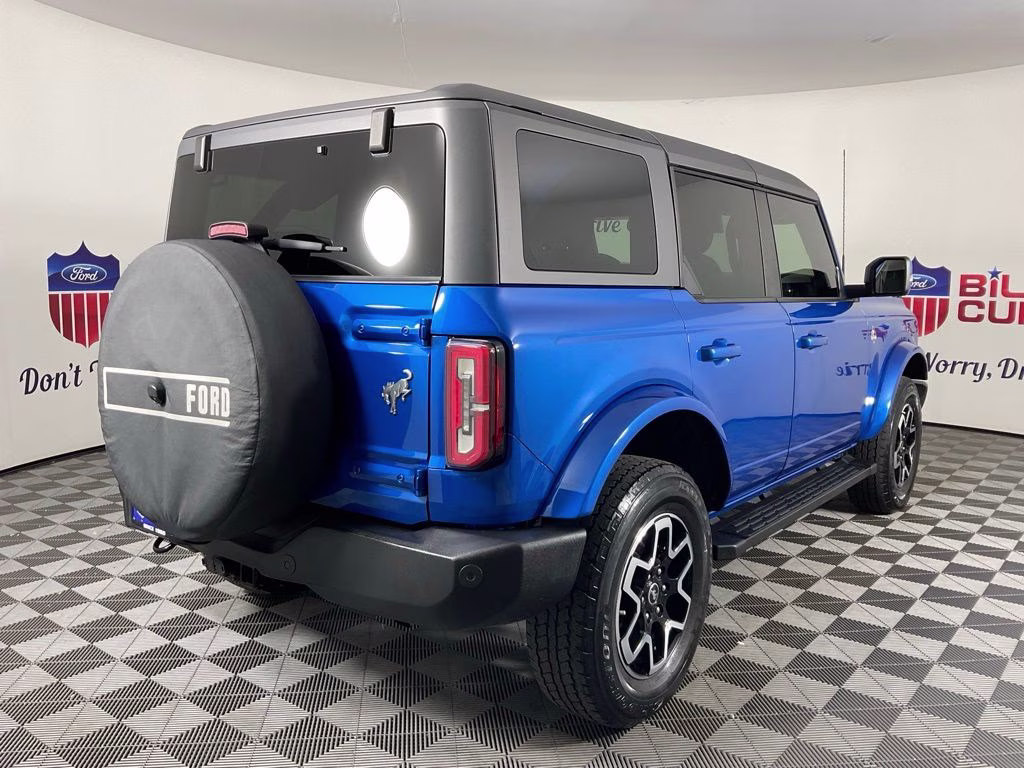 2022 Blue Metallic Ford Bronco Outer Banks 4X4 SUV
