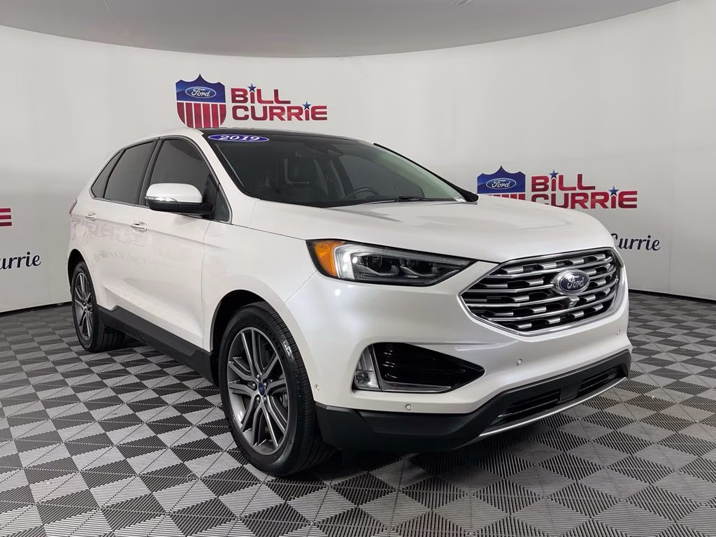 2019 White Platinum Clearcoat Metallic Ford Edge Titanium FWD SUV