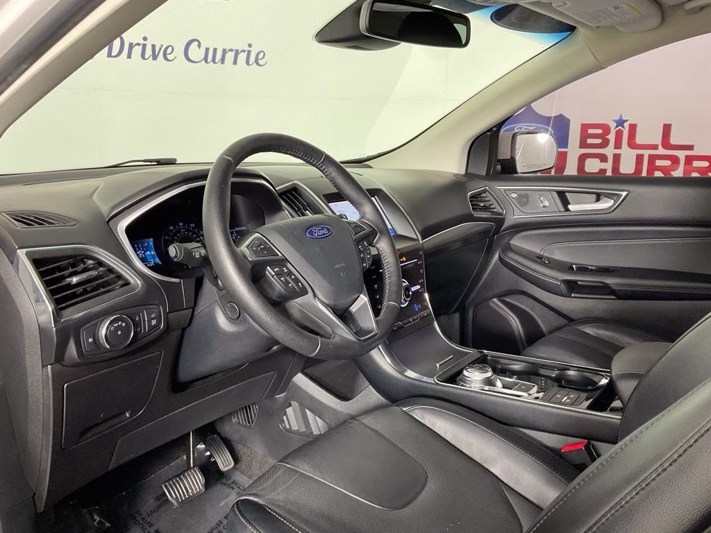 2019 White Platinum Clearcoat Metallic Ford Edge Titanium FWD SUV