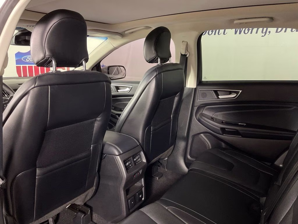 2019 White Platinum Clearcoat Metallic Ford Edge Titanium FWD SUV