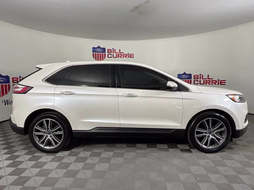2019 White Platinum Clearcoat Metallic Ford Edge Titanium FWD SUV
