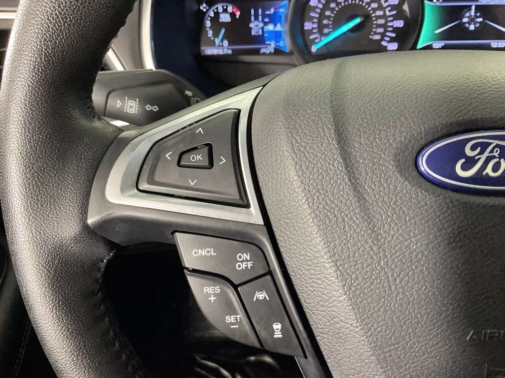 2019 White Platinum Clearcoat Metallic Ford Edge Titanium FWD SUV