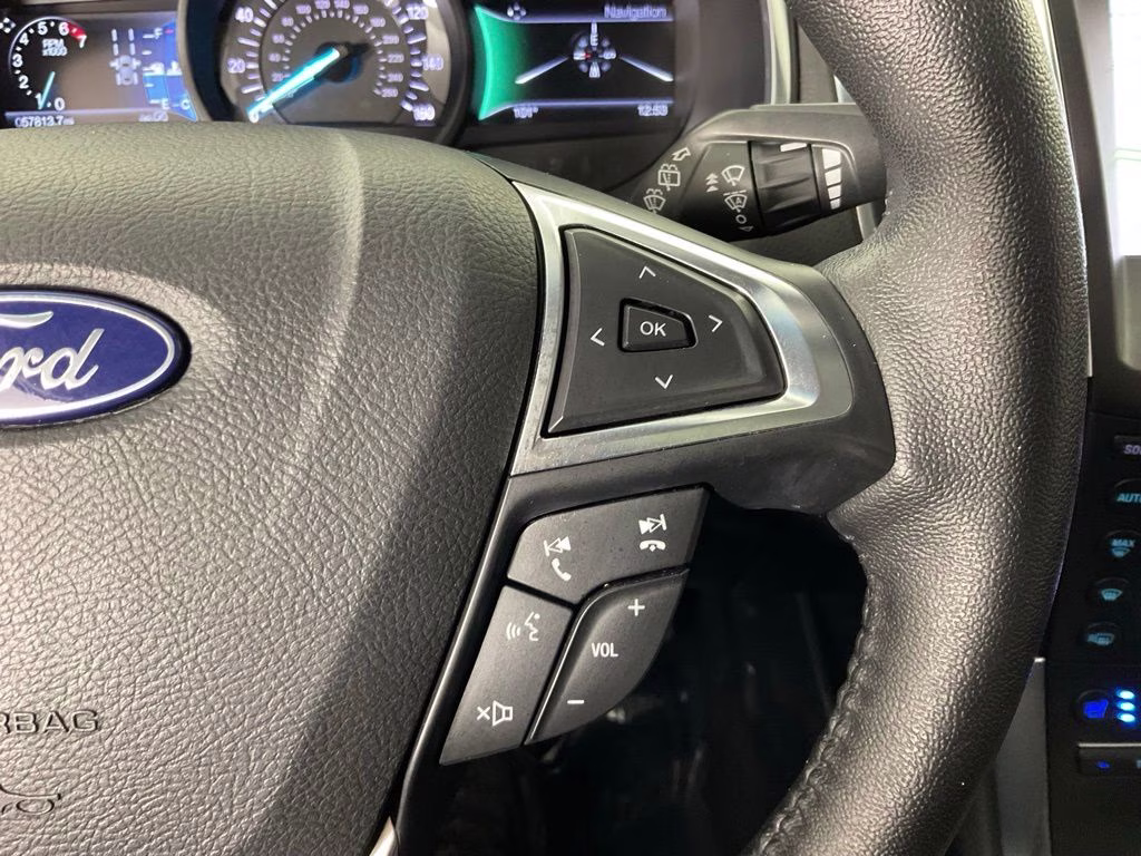 2019 White Platinum Clearcoat Metallic Ford Edge Titanium FWD SUV
