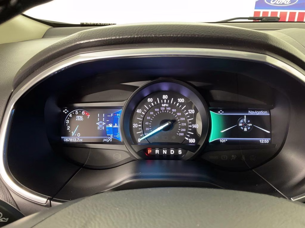 2019 White Platinum Clearcoat Metallic Ford Edge Titanium FWD SUV