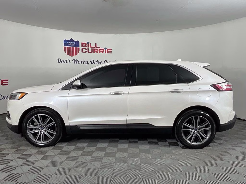 2019 White Platinum Clearcoat Metallic Ford Edge Titanium FWD SUV
