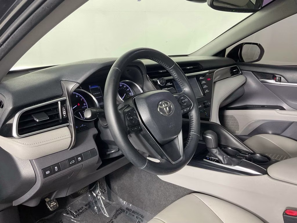 2018 Midnight Black Metallic Toyota Camry SE FWD Sedan