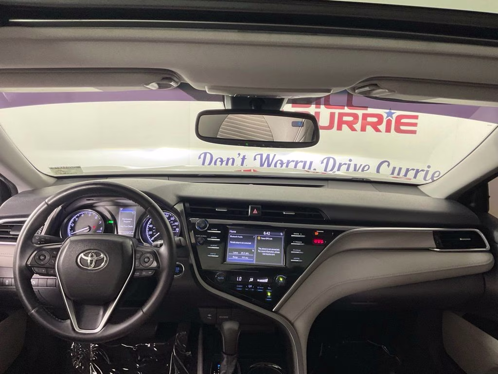 2018 Midnight Black Metallic Toyota Camry SE FWD Sedan