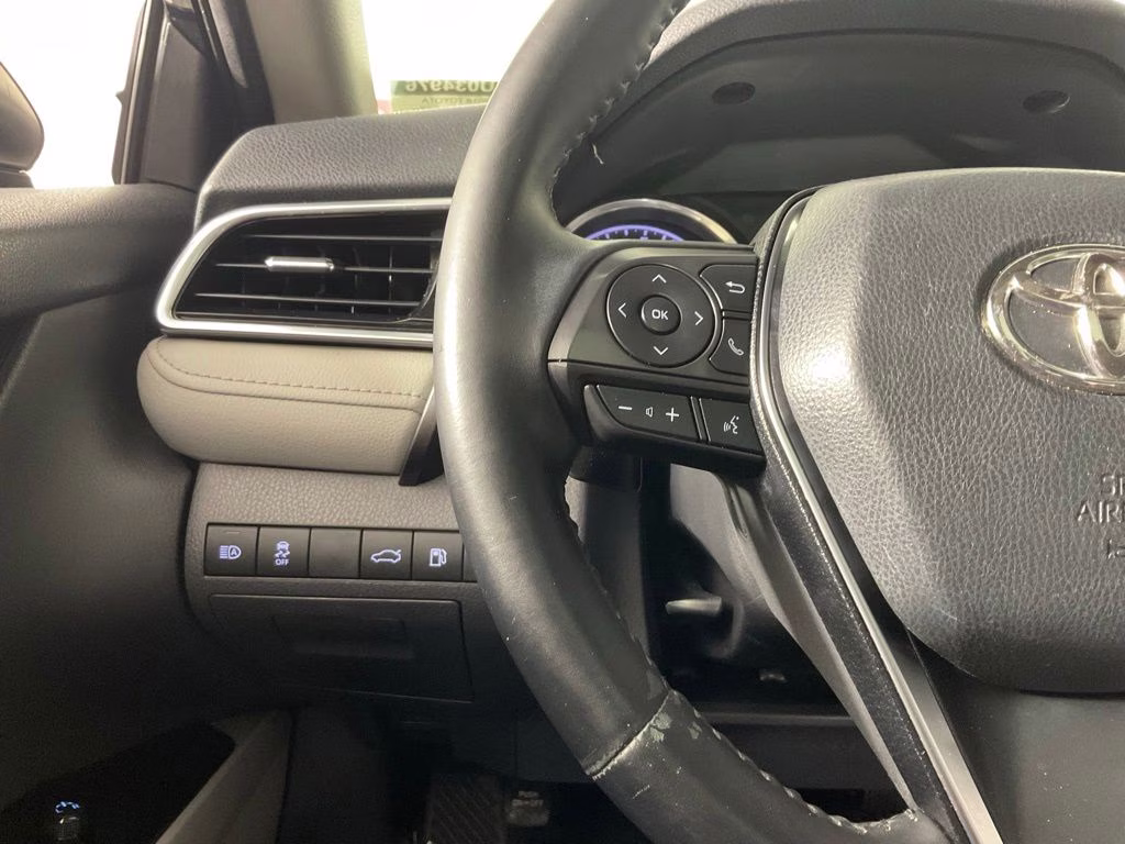2018 Midnight Black Metallic Toyota Camry SE FWD Sedan