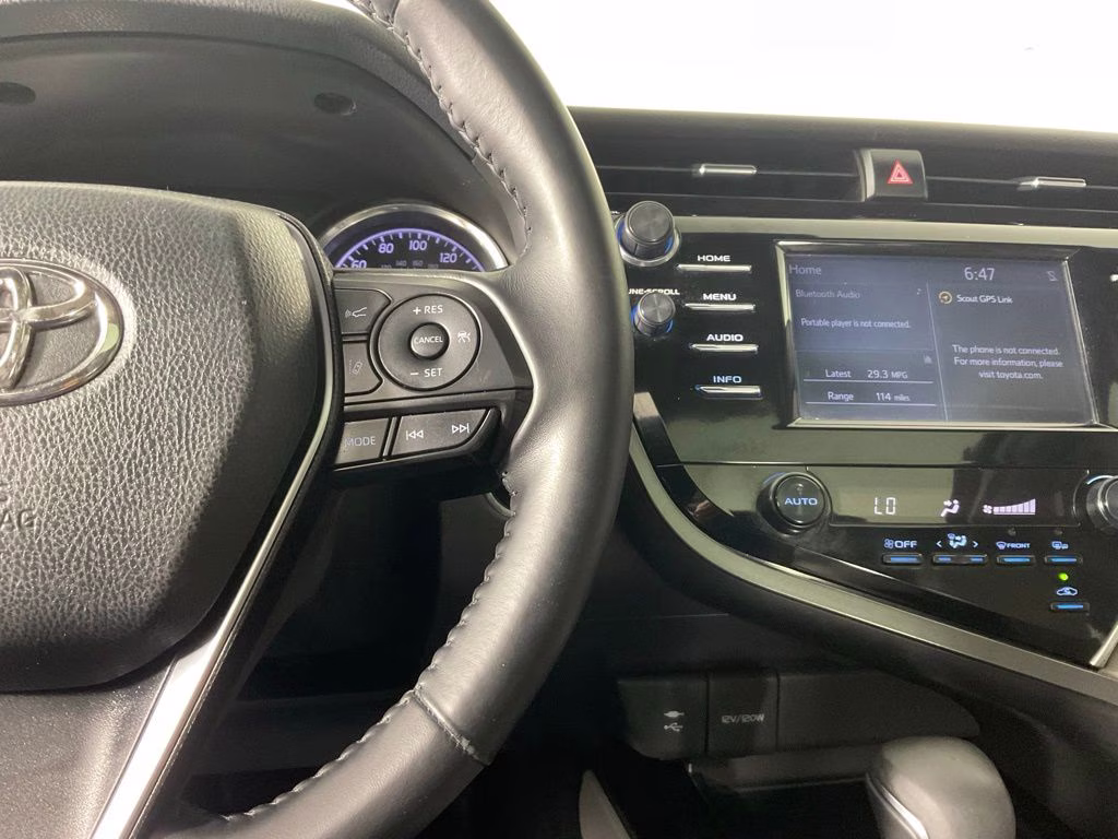 2018 Midnight Black Metallic Toyota Camry SE FWD Sedan