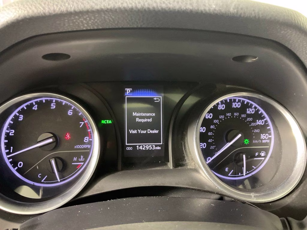2018 Midnight Black Metallic Toyota Camry SE FWD Sedan