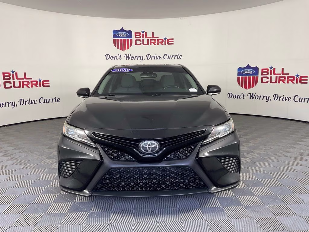 2018 Midnight Black Metallic Toyota Camry SE FWD Sedan