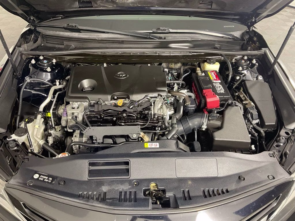 2018 Midnight Black Metallic Toyota Camry SE FWD Sedan