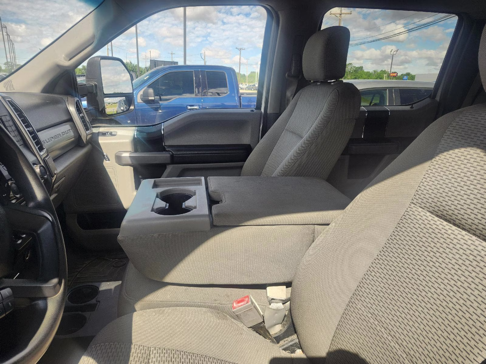 2018 Oxford White Ford Super Duty F-350 SRW XLT 4X4 Truck