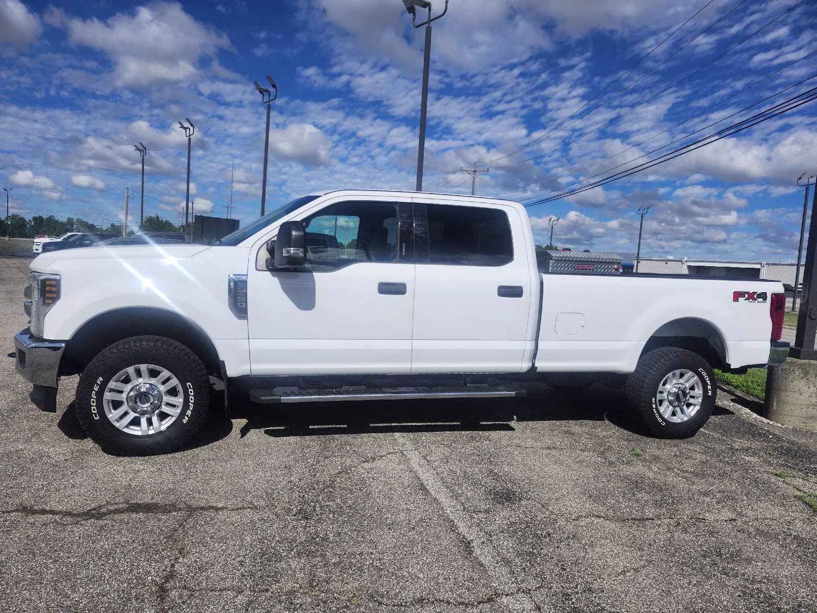 2018 Oxford White Ford Super Duty F-350 SRW XLT 4X4 Truck
