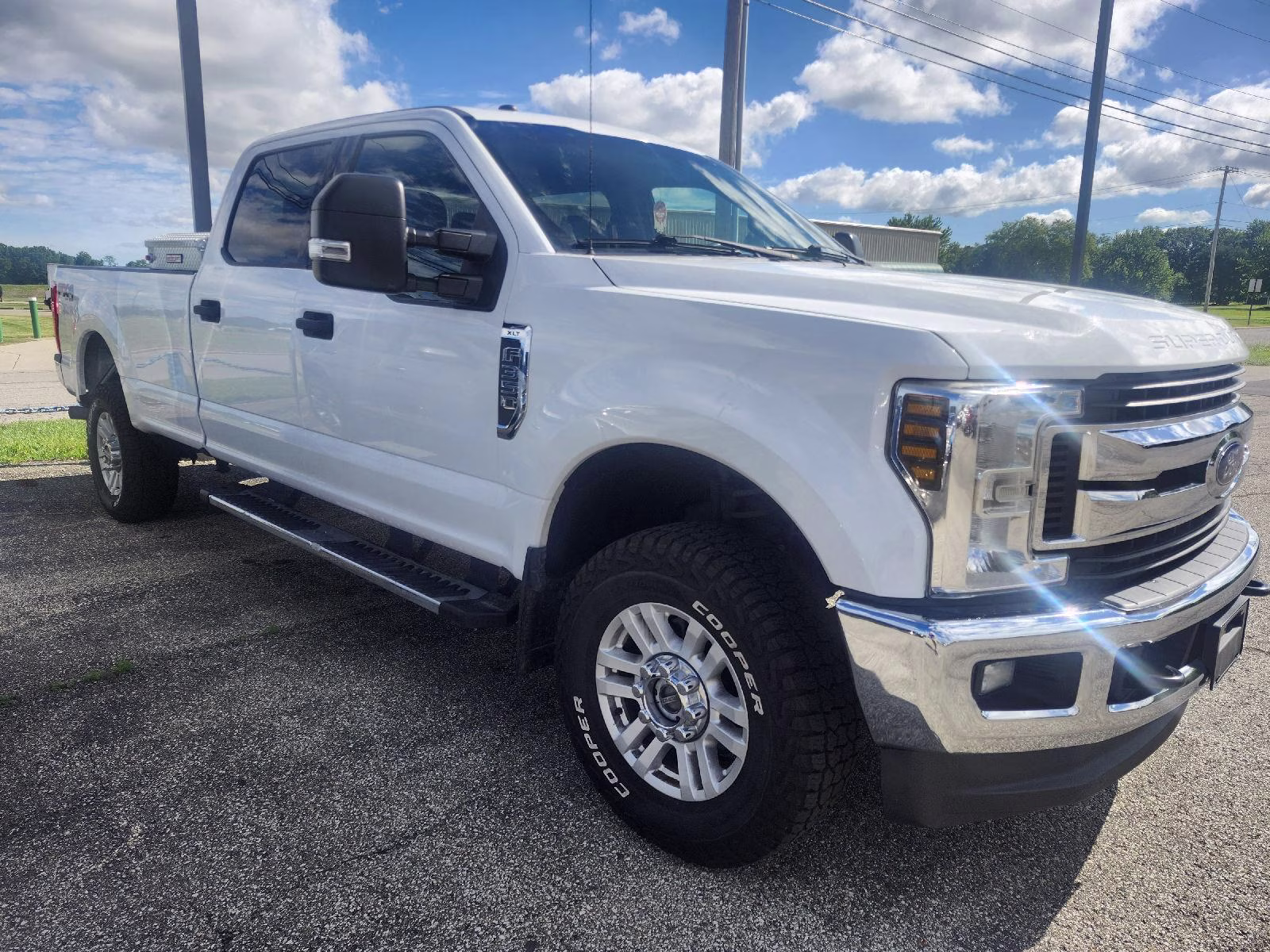 2018 Oxford White Ford Super Duty F-350 SRW XLT 4X4 Truck
