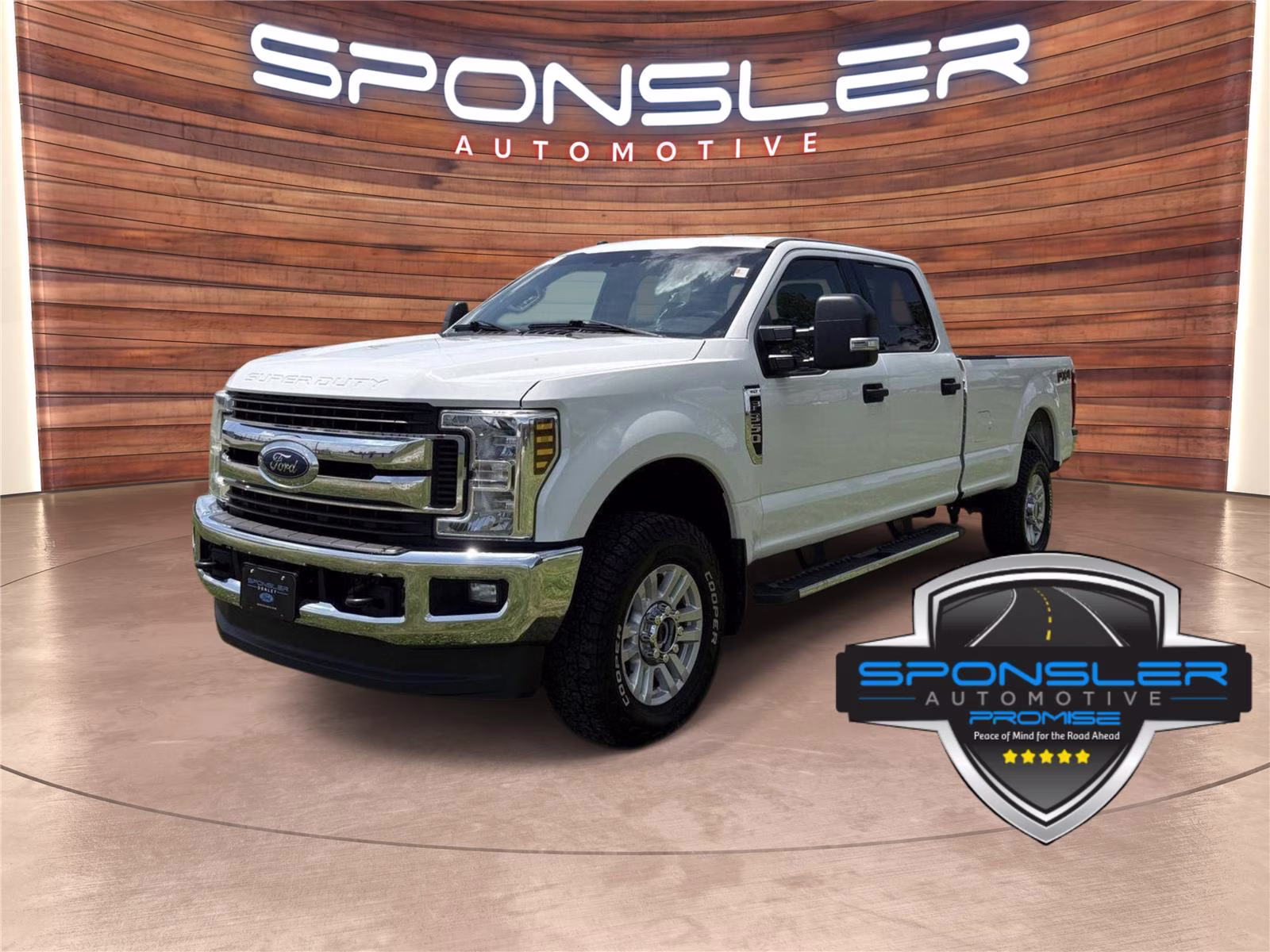 2018 Oxford White Ford Super Duty F-350 SRW XLT 4X4 Truck