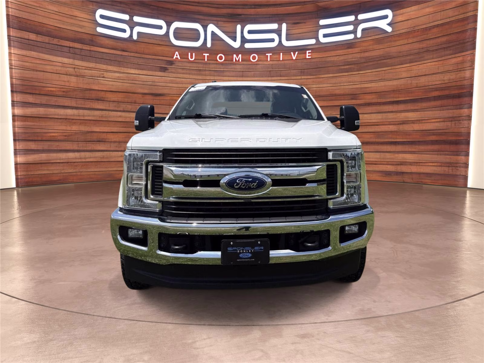 2018 Oxford White Ford Super Duty F-350 SRW XLT 4X4 Truck
