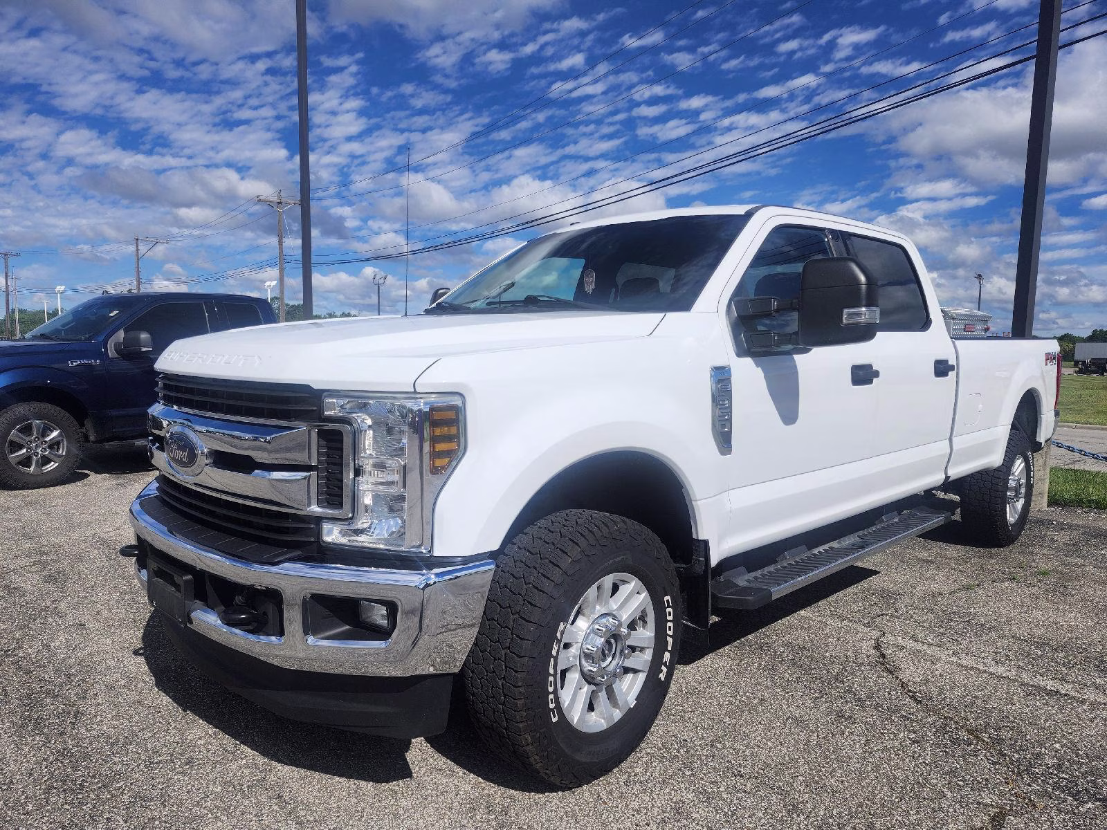 2018 Oxford White Ford Super Duty F-350 SRW XLT 4X4 Truck