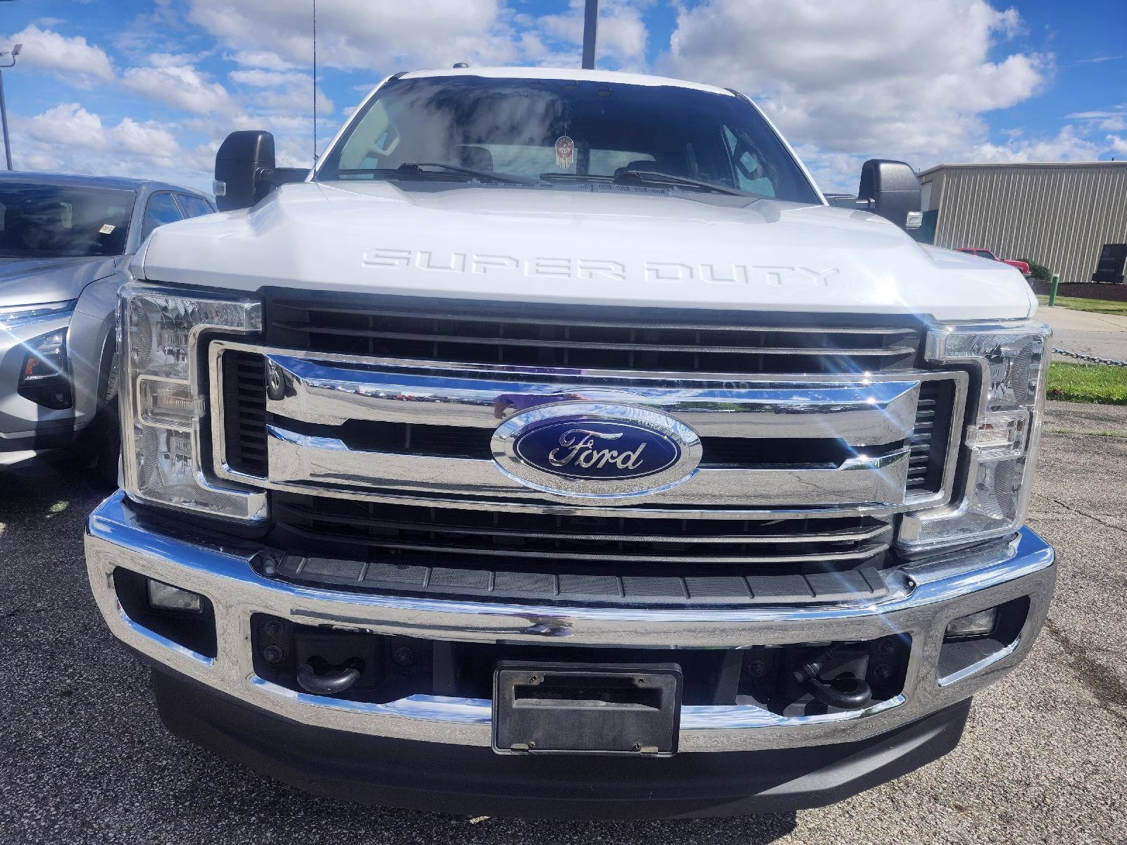 2018 Oxford White Ford Super Duty F-350 SRW XLT 4X4 Truck
