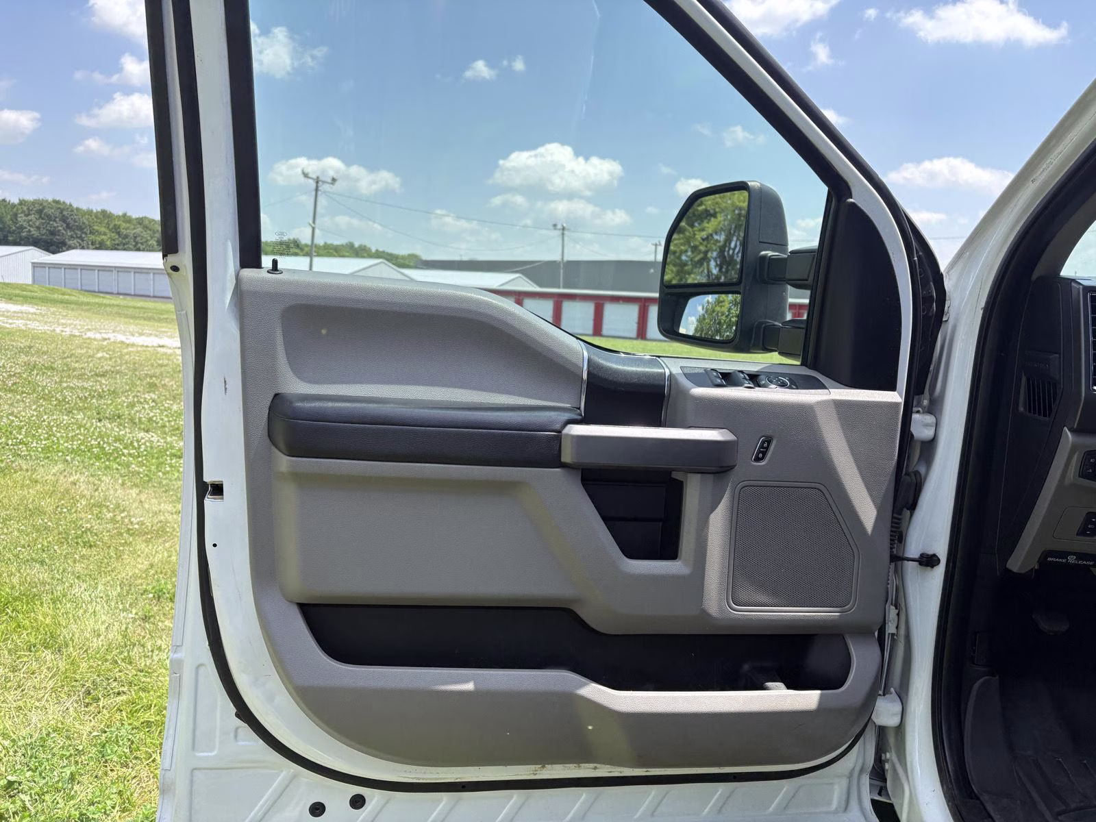 2018 Oxford White Ford Super Duty F-350 SRW XLT 4X4 Truck