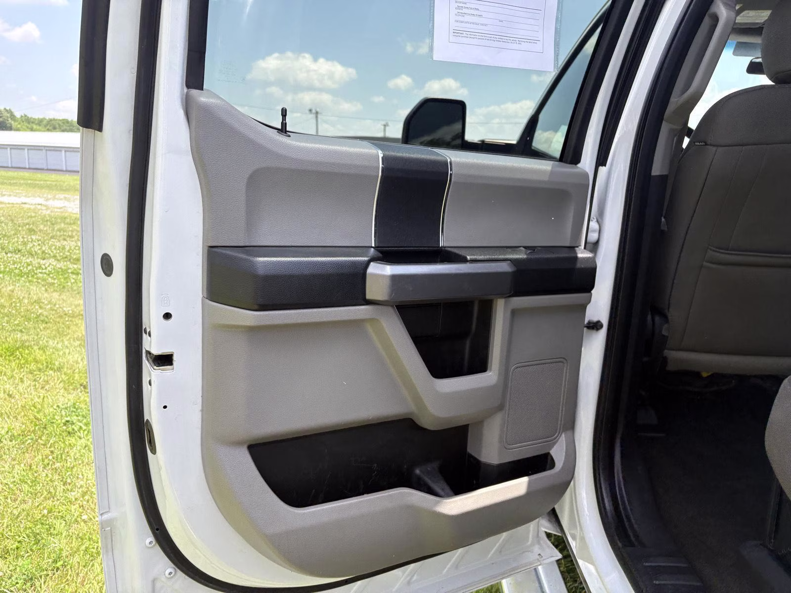 2018 Oxford White Ford Super Duty F-350 SRW XLT 4X4 Truck