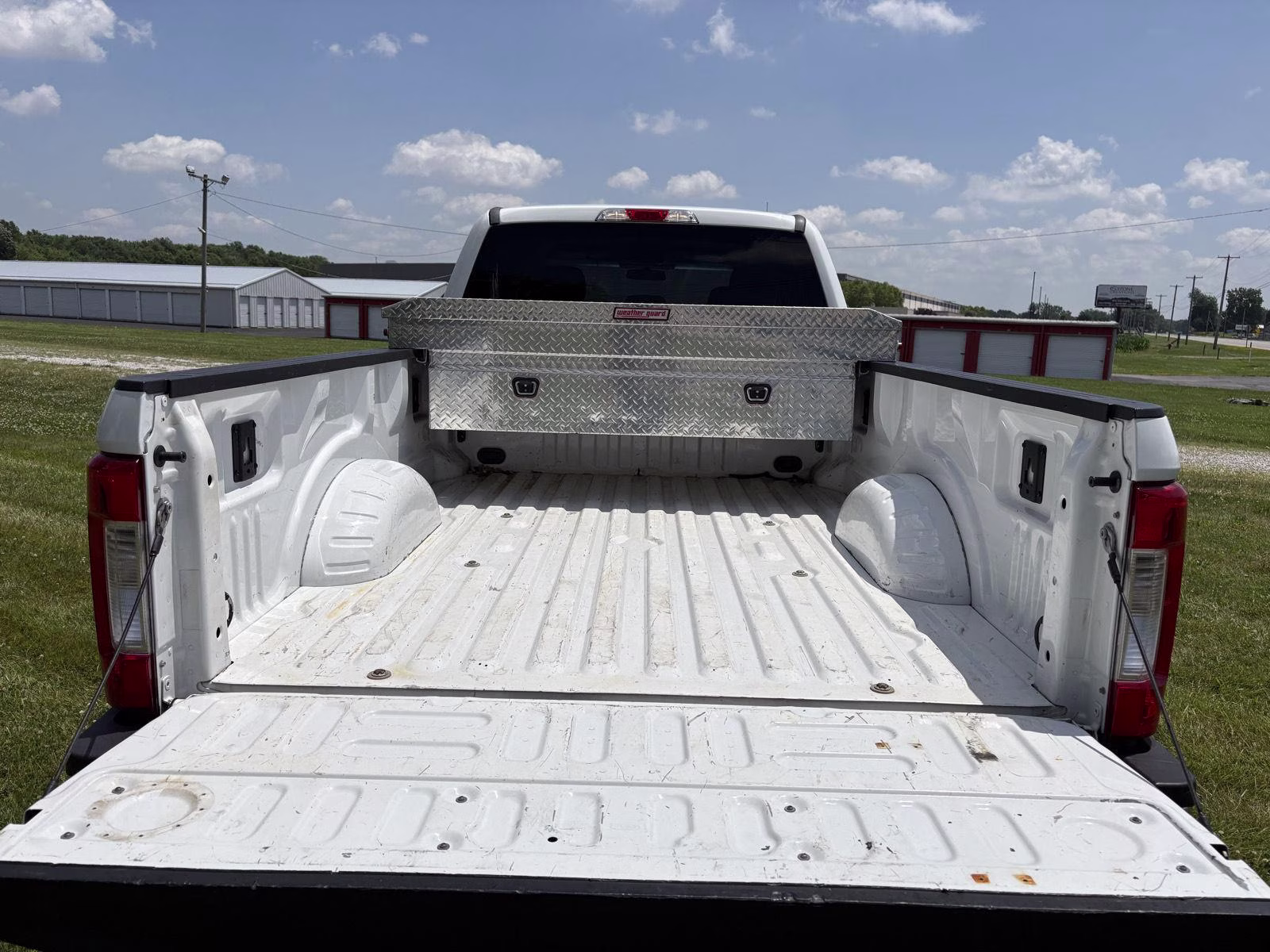 2018 Oxford White Ford Super Duty F-350 SRW XLT 4X4 Truck