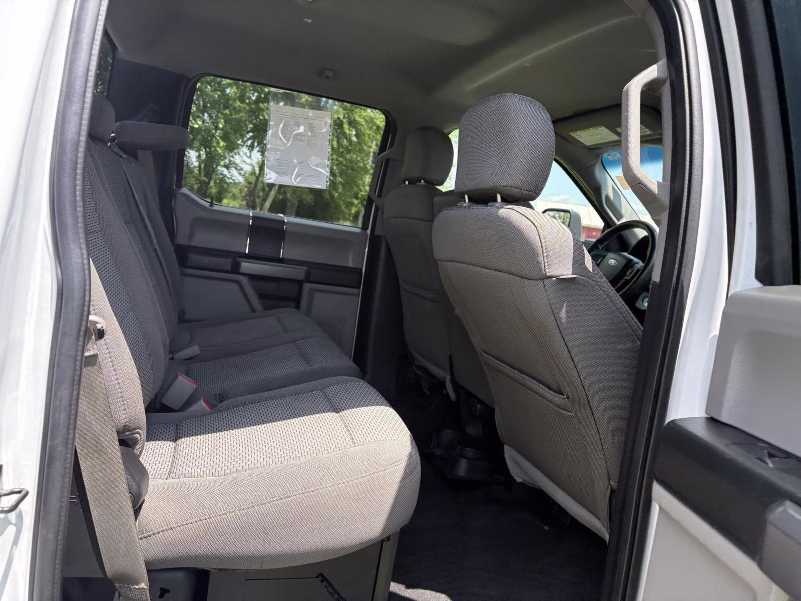 2018 Oxford White Ford Super Duty F-350 SRW XLT 4X4 Truck