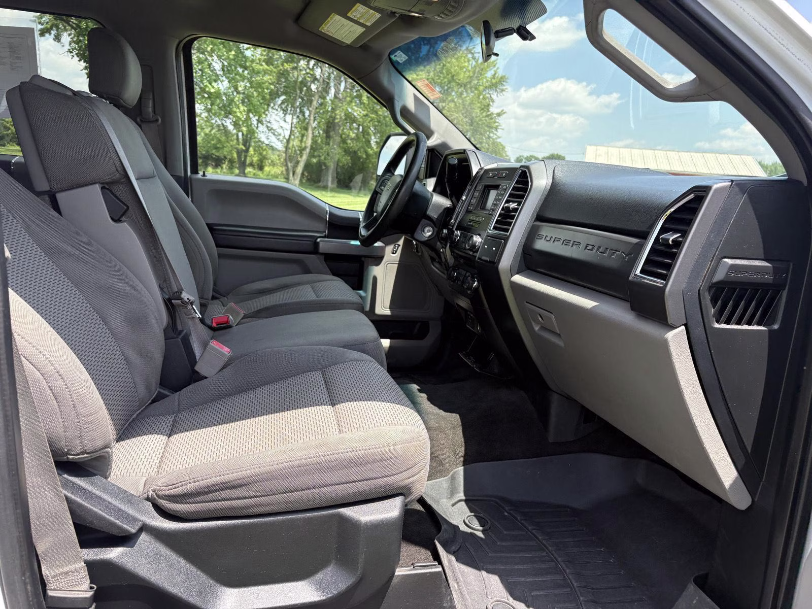 2018 Oxford White Ford Super Duty F-350 SRW XLT 4X4 Truck