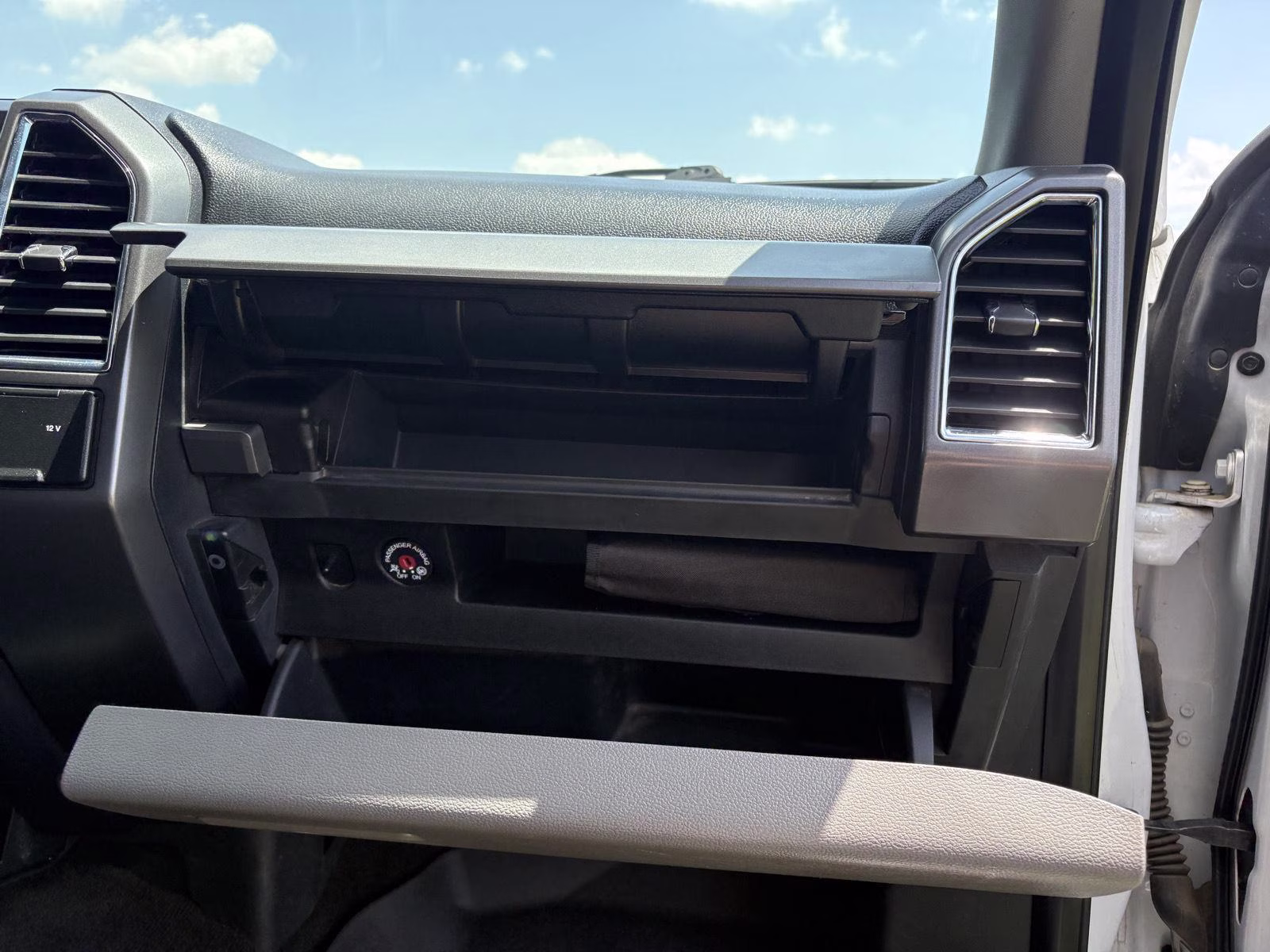2018 Oxford White Ford Super Duty F-350 SRW XLT 4X4 Truck