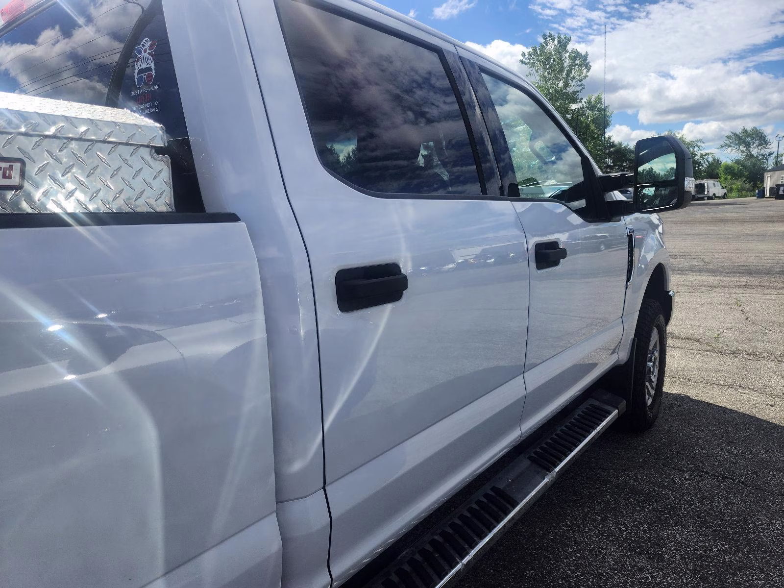 2018 Oxford White Ford Super Duty F-350 SRW XLT 4X4 Truck